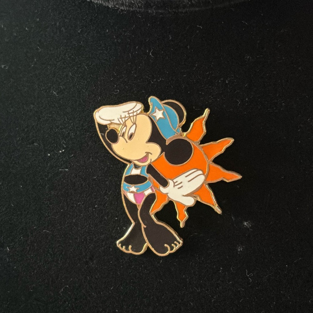 Disney Pin Cast Lanyard Series 2 Sun Bathing Beauty Minnie Mouse 2004